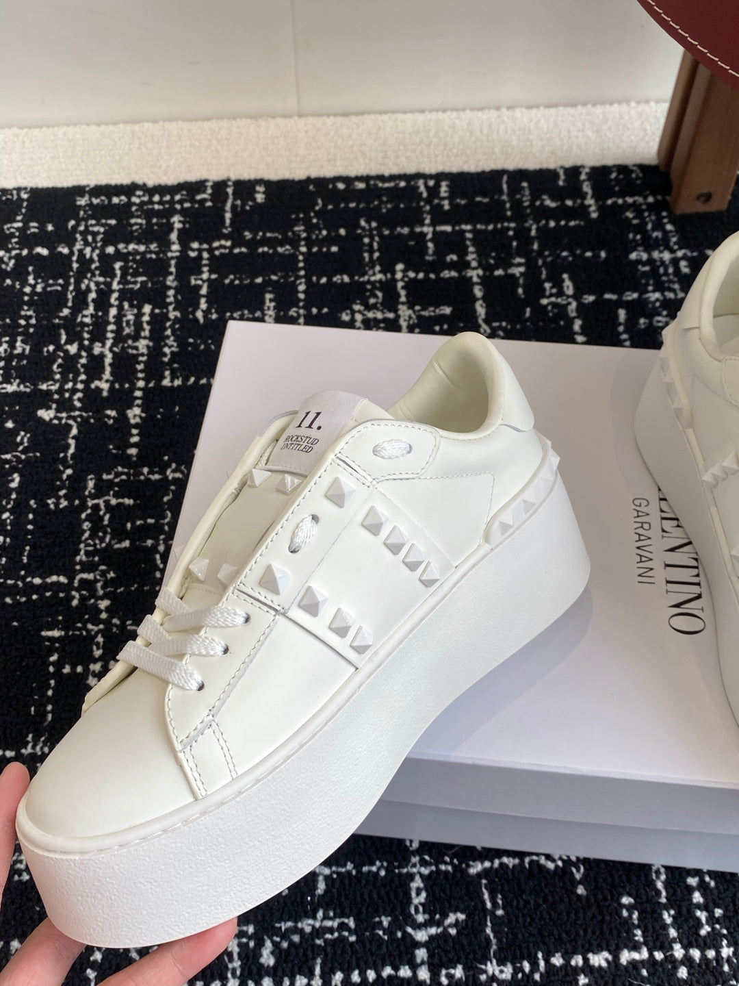 LuxluxHouse Best Quality Shoes Valentino