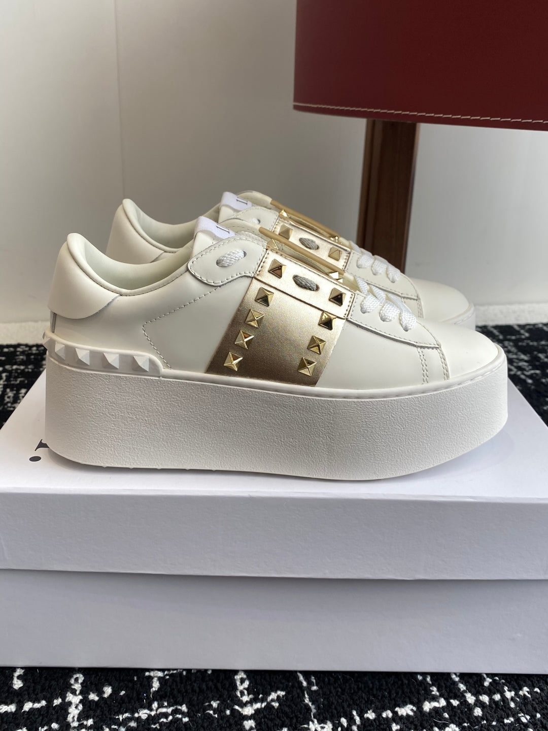 LuxluxHouse Best Quality Shoes Valentino