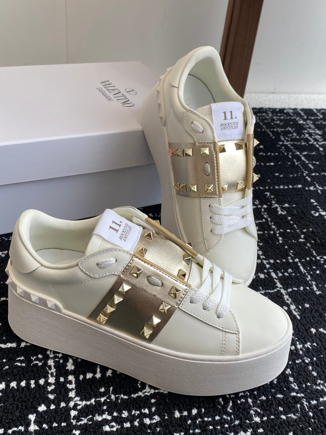 LuxluxHouse Best Quality Shoes Valentino