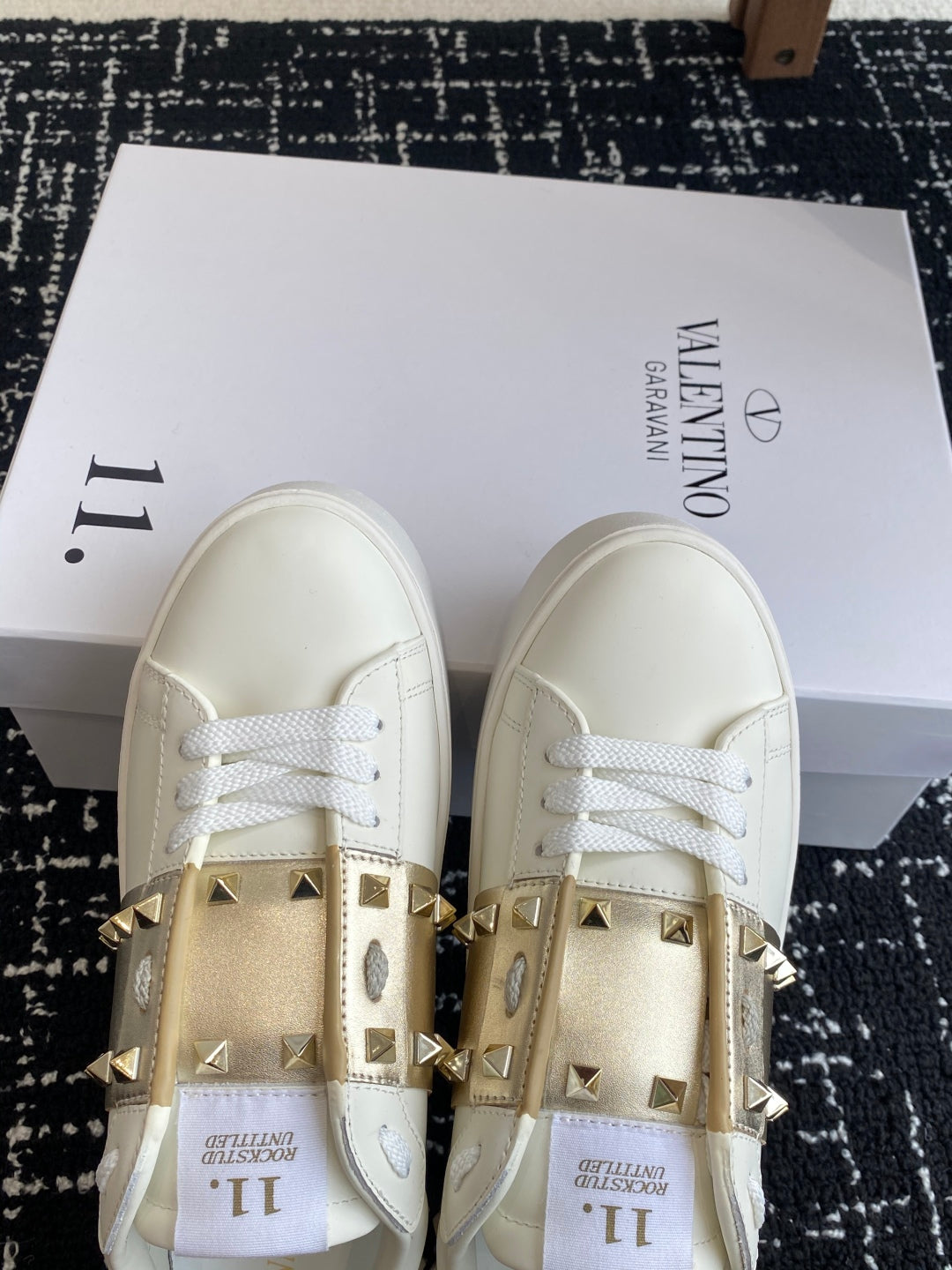 LuxluxHouse Best Quality Shoes Valentino