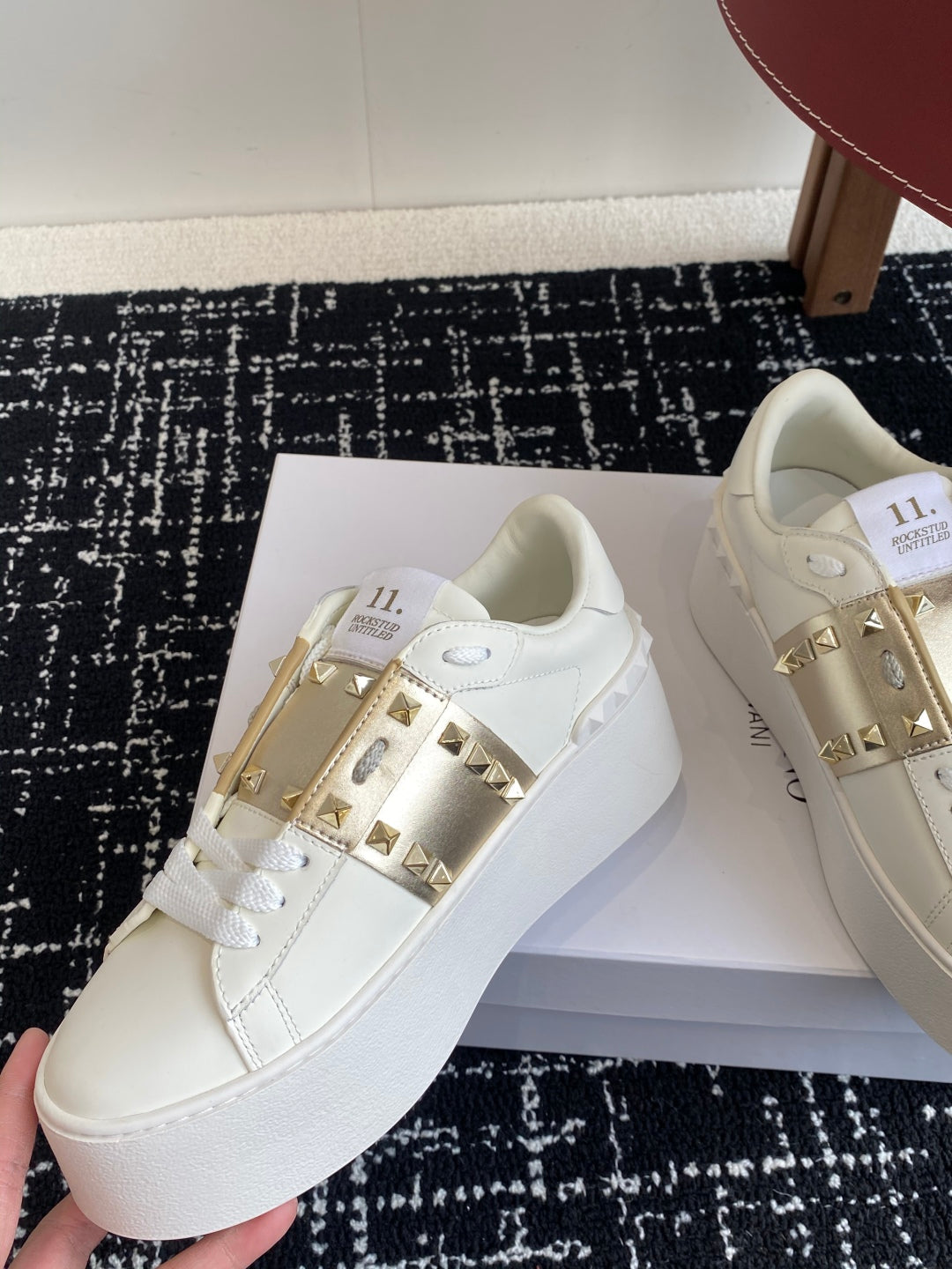 LuxluxHouse Best Quality Shoes Valentino