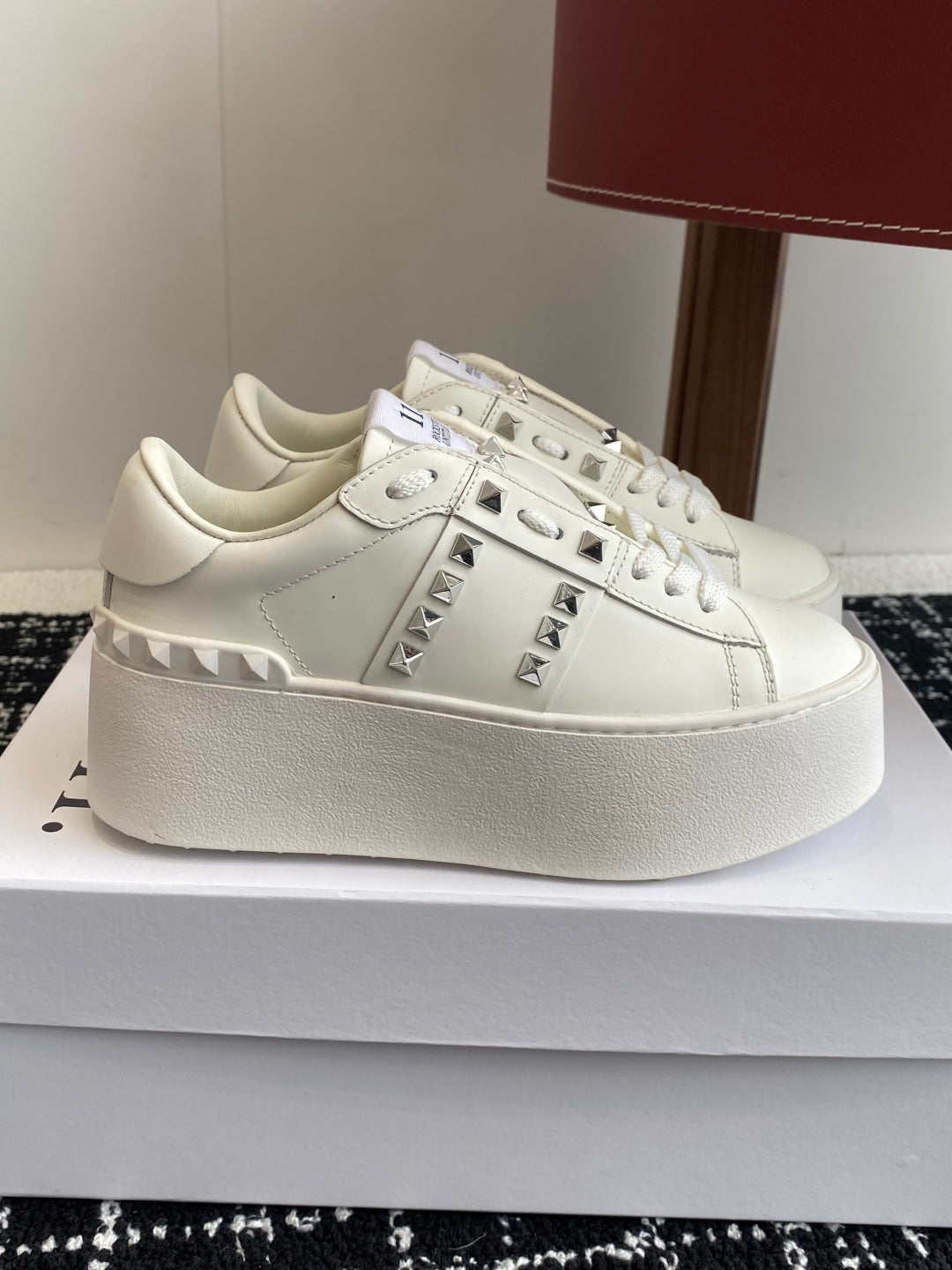 LuxluxHouse Best Quality Shoes Valentino