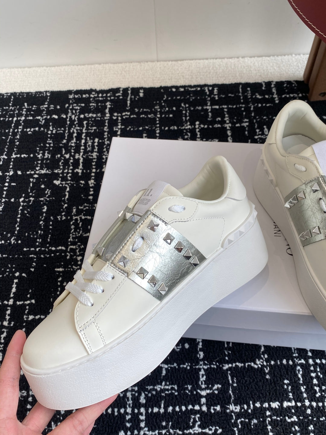 LuxluxHouse Best Quality Shoes Valentino