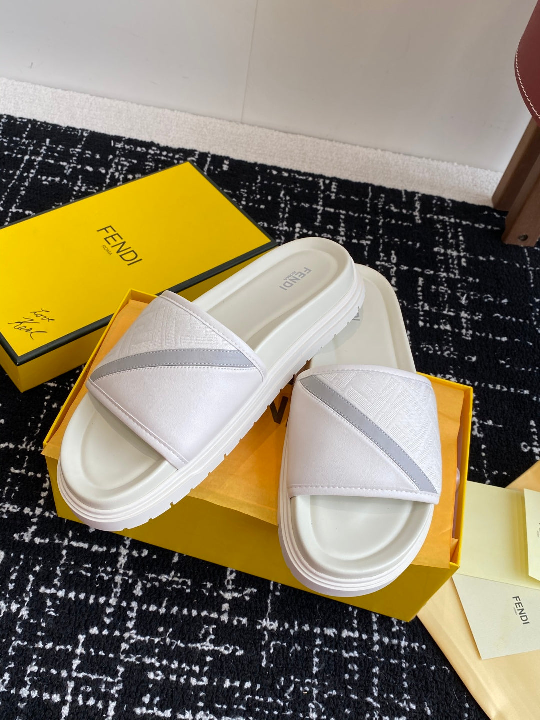 LuxluxHouse Best Quality Sandals Fendi