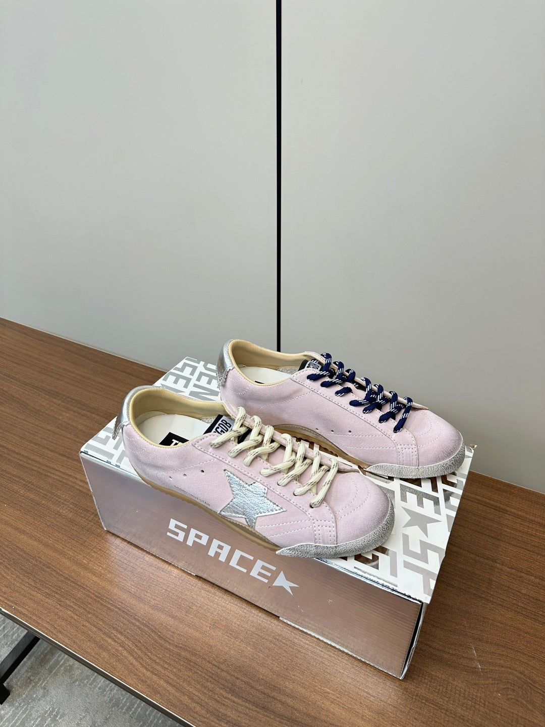 LuxluxHouse Best Quality Shoes Golden Goose