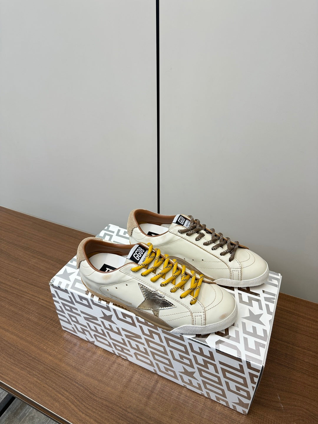 LuxluxHouse Best Quality Shoes Golden Goose