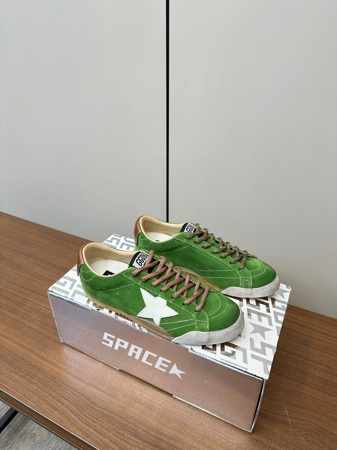 LuxluxHouse Best Quality Shoes Golden Goose