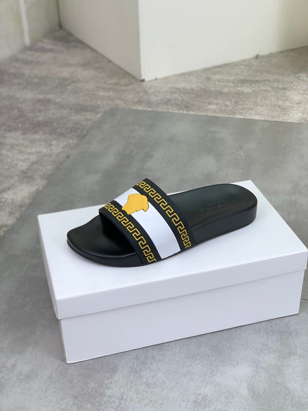 LuxluxHouse Best Quality Sandals Versace