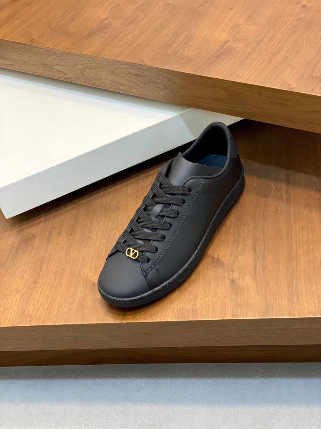 LuxluxHouse Best Quality Shoes Valentino