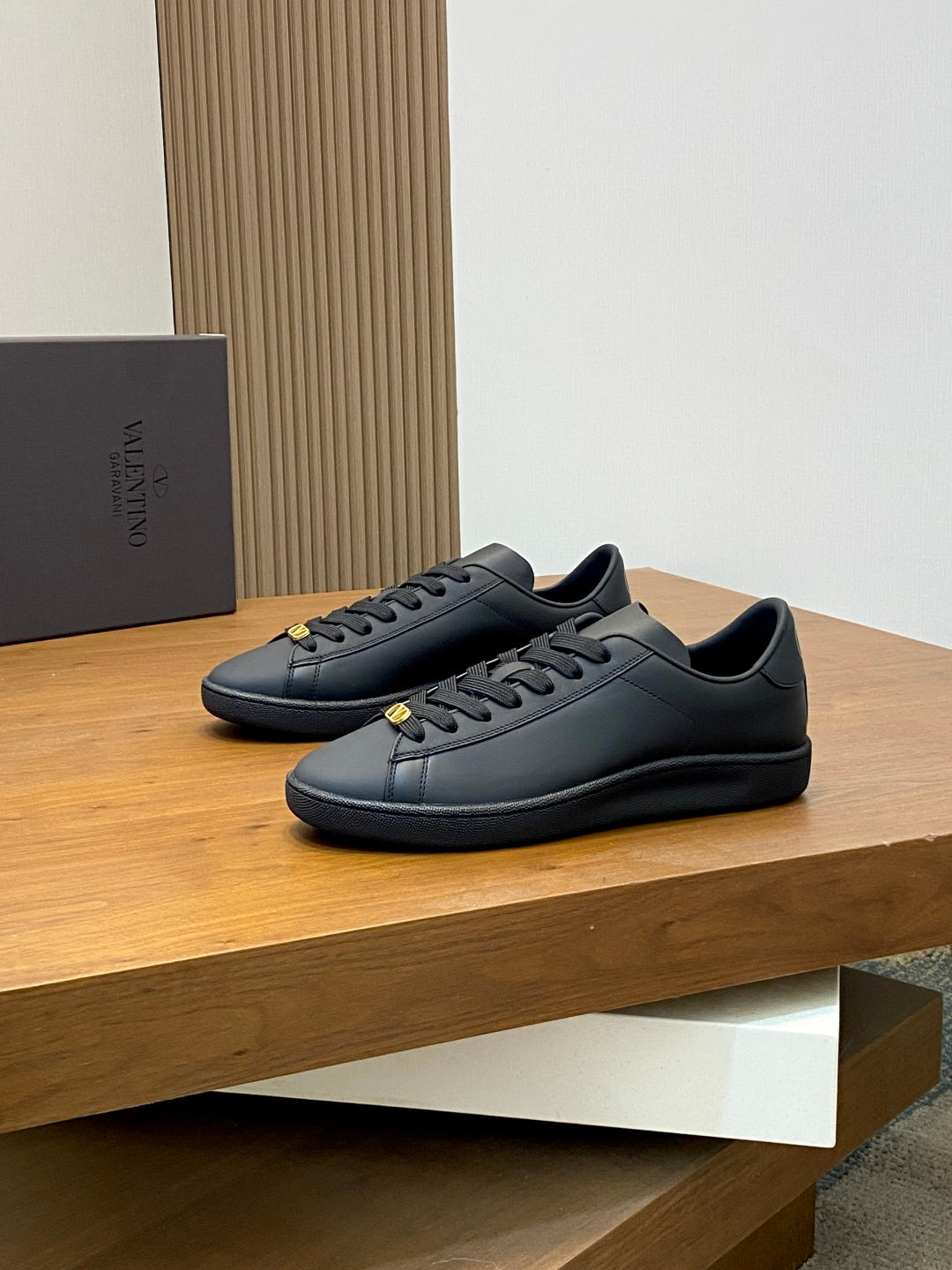 LuxluxHouse Best Quality Shoes Valentino