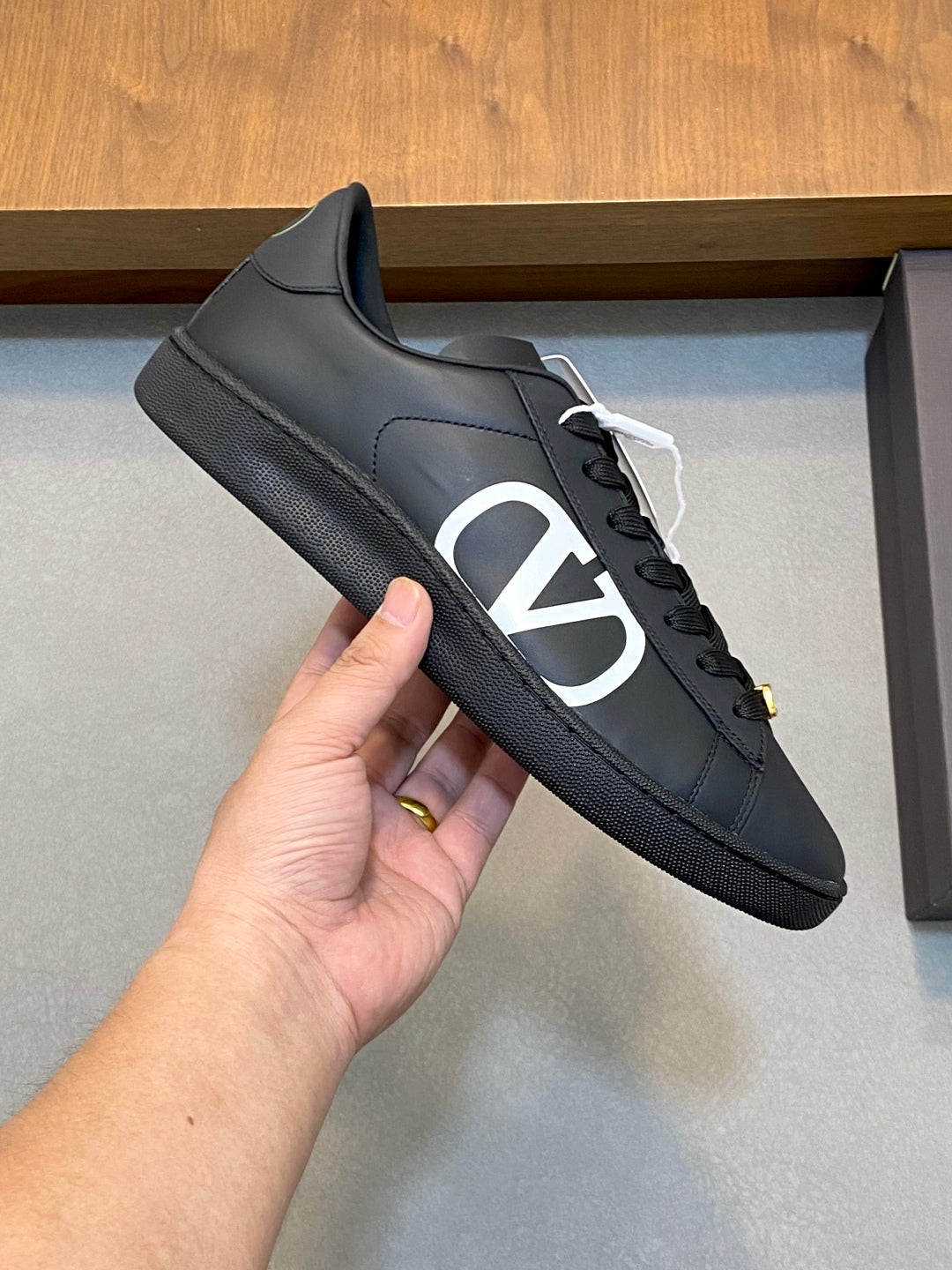 LuxluxHouse Best Quality Shoes Valentino