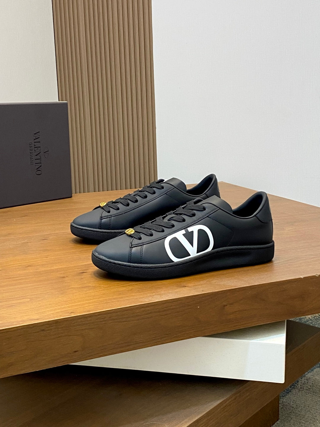 LuxluxHouse Best Quality Shoes Valentino