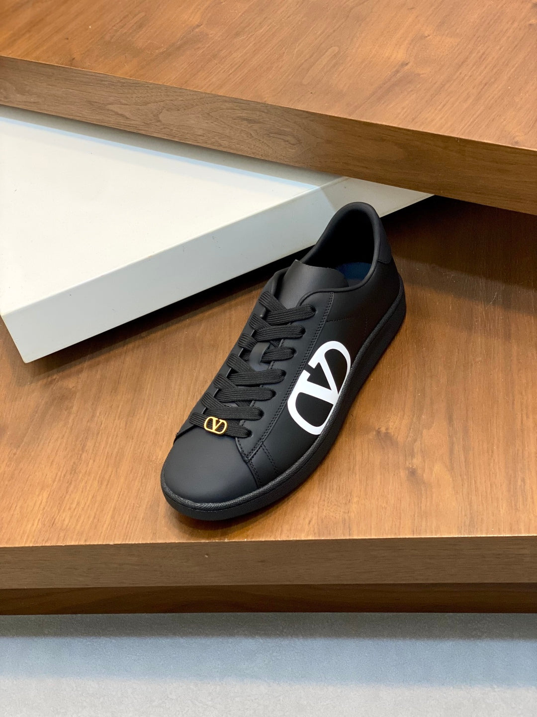 LuxluxHouse Best Quality Shoes Valentino