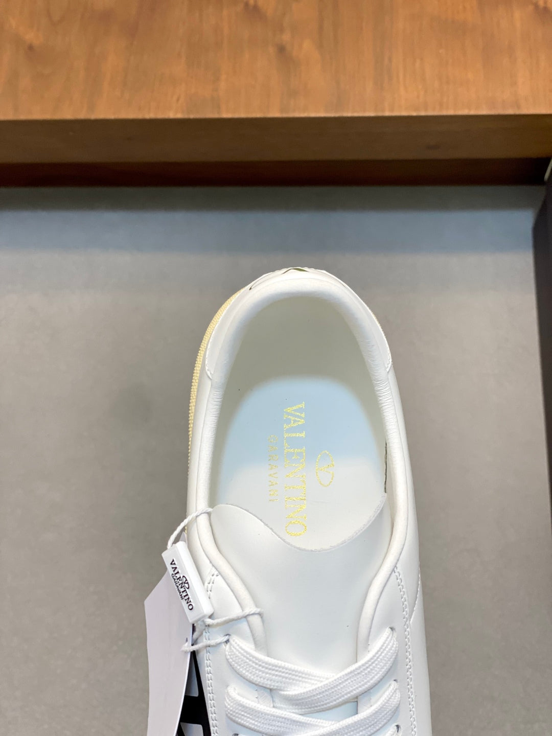 LuxluxHouse Best Quality Shoes Valentino