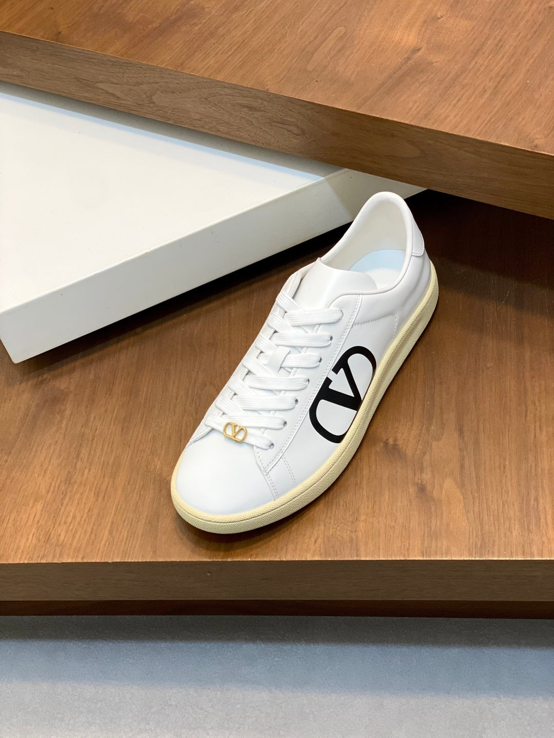 LuxluxHouse Best Quality Shoes Valentino