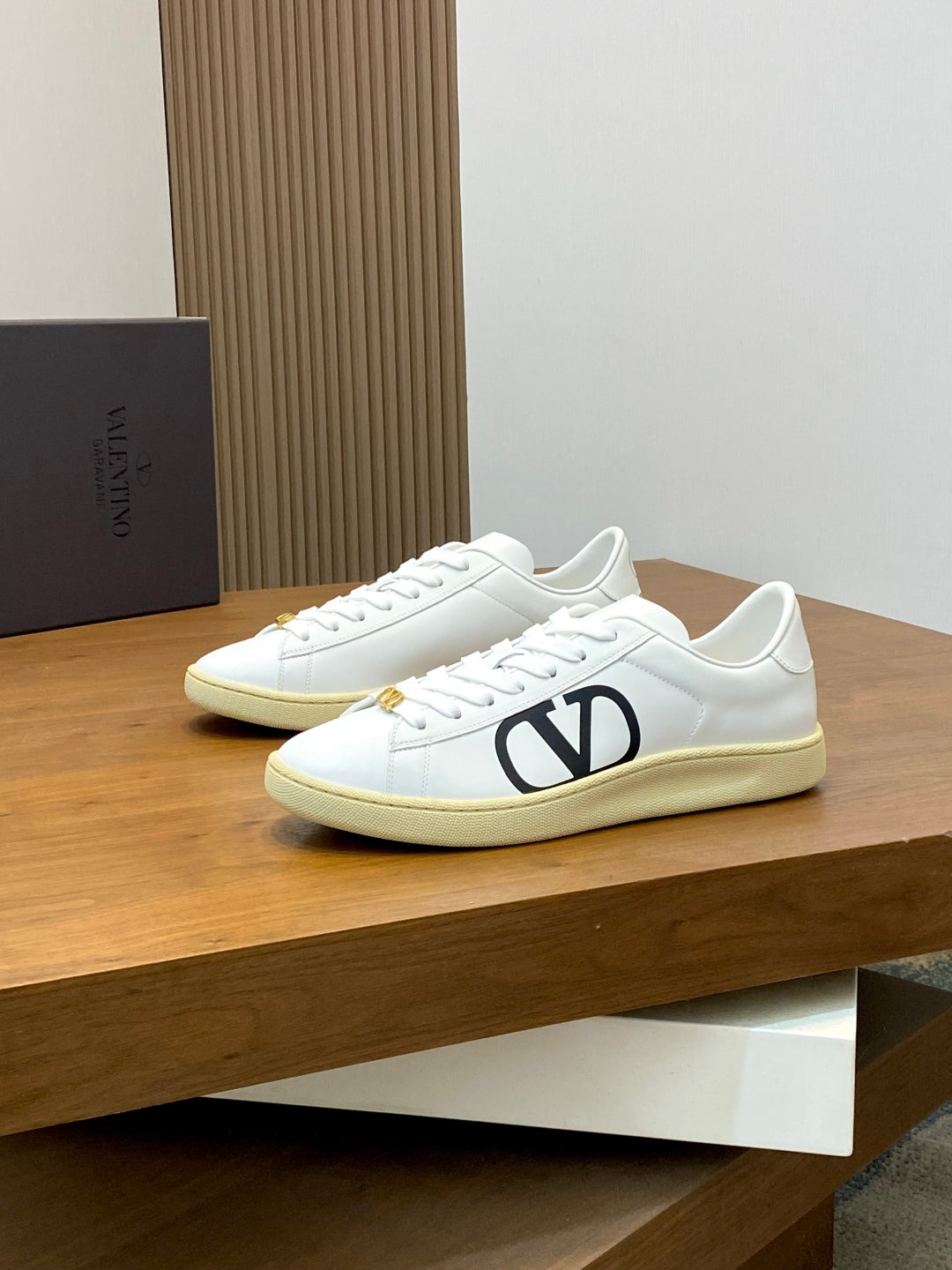 LuxluxHouse Best Quality Shoes Valentino