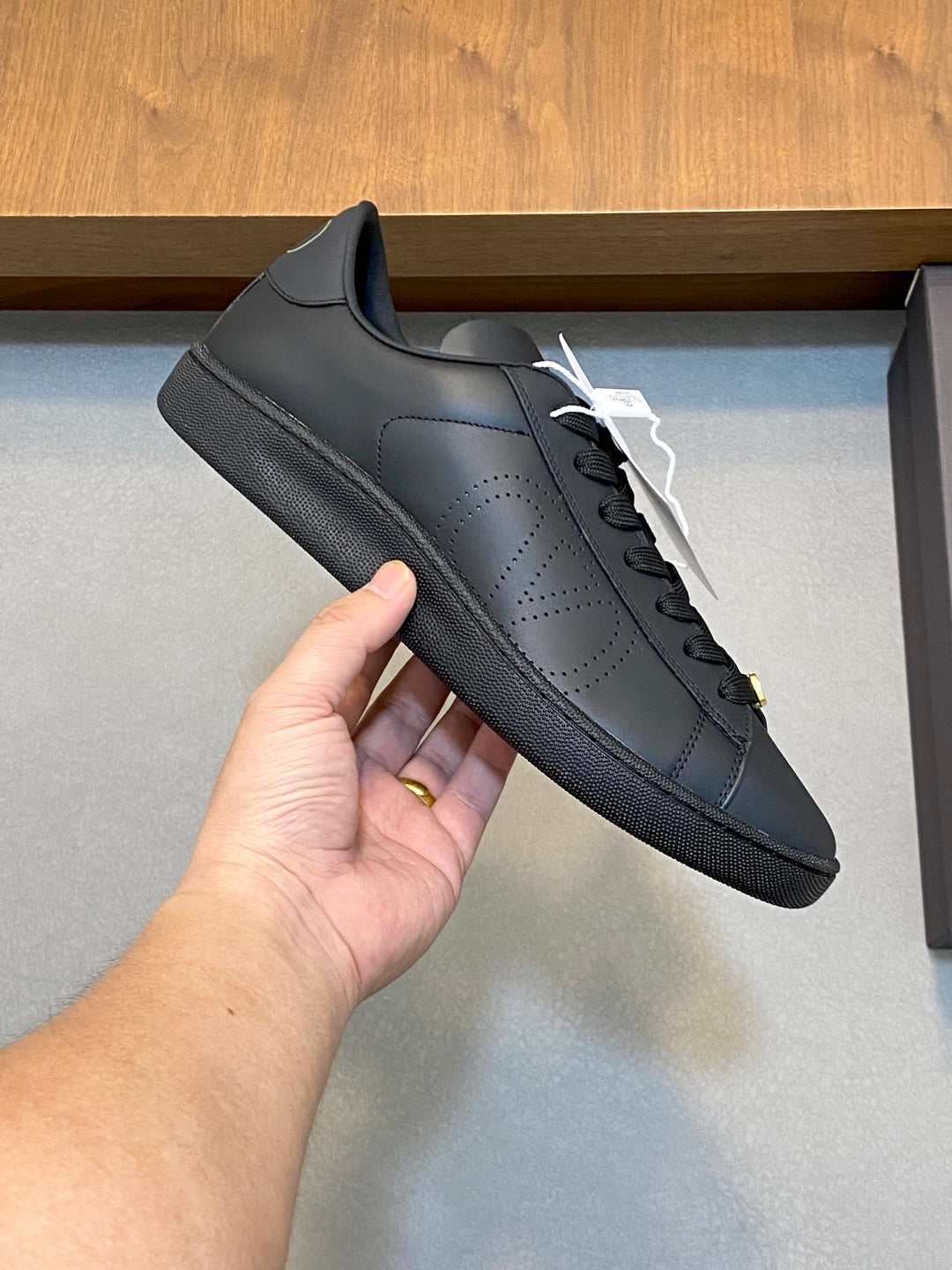 LuxluxHouse Best Quality Shoes Valentino