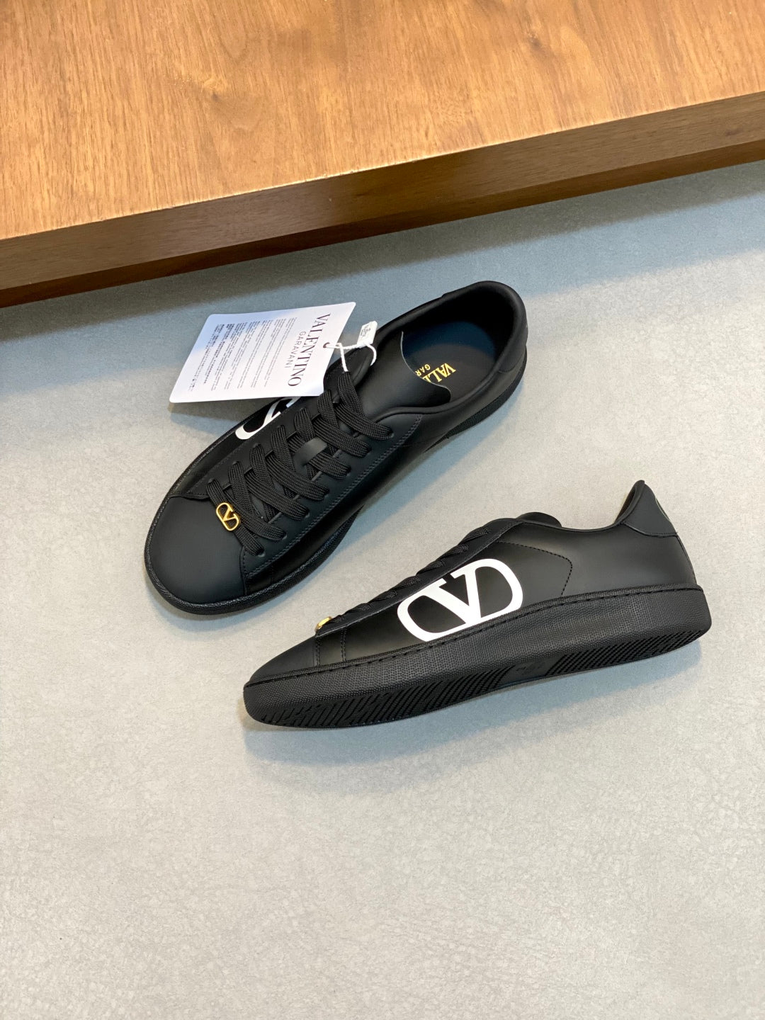 LuxluxHouse Best Quality Shoes Valentino