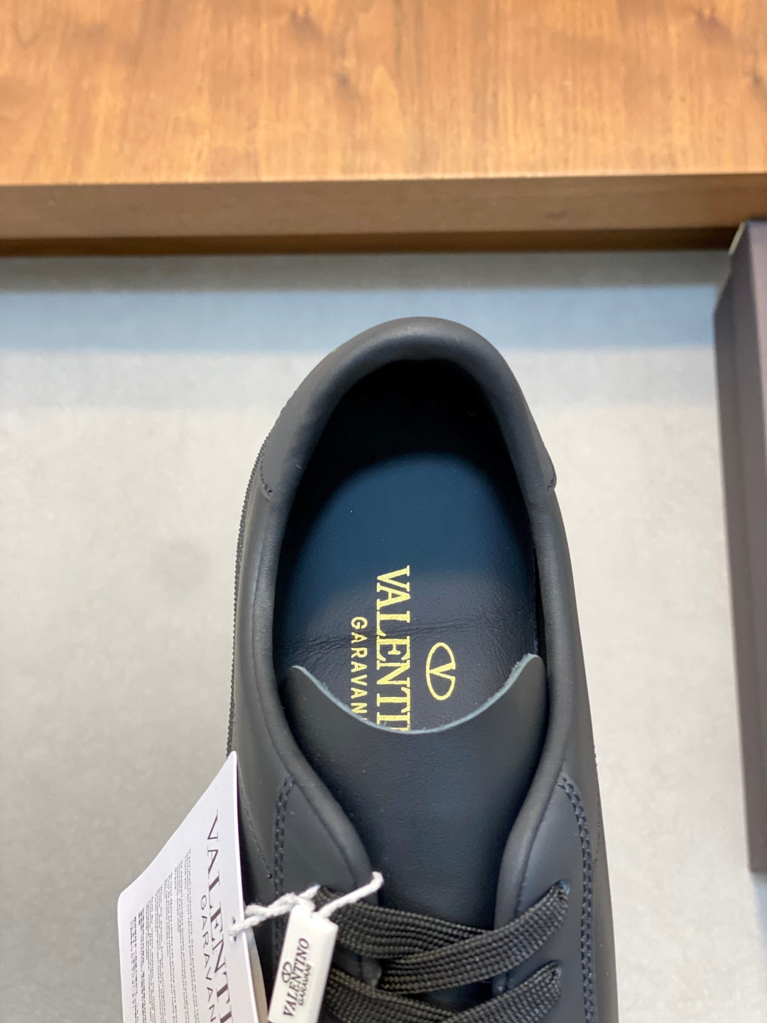 LuxluxHouse Best Quality Shoes Valentino