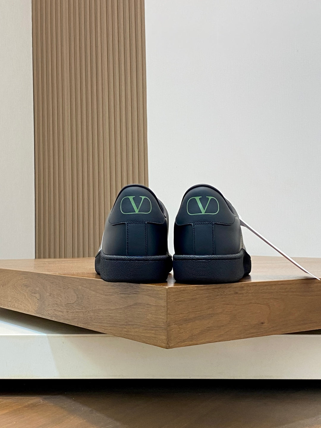 LuxluxHouse Best Quality Shoes Valentino