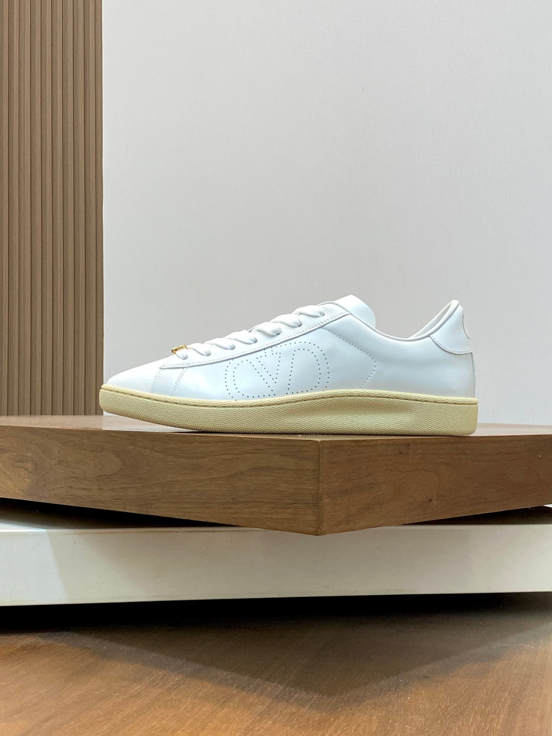 LuxluxHouse Best Quality Shoes Valentino