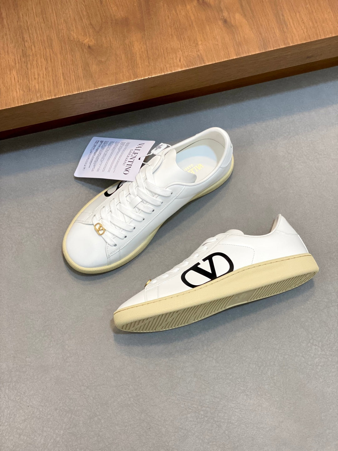 LuxluxHouse Best Quality Shoes Valentino
