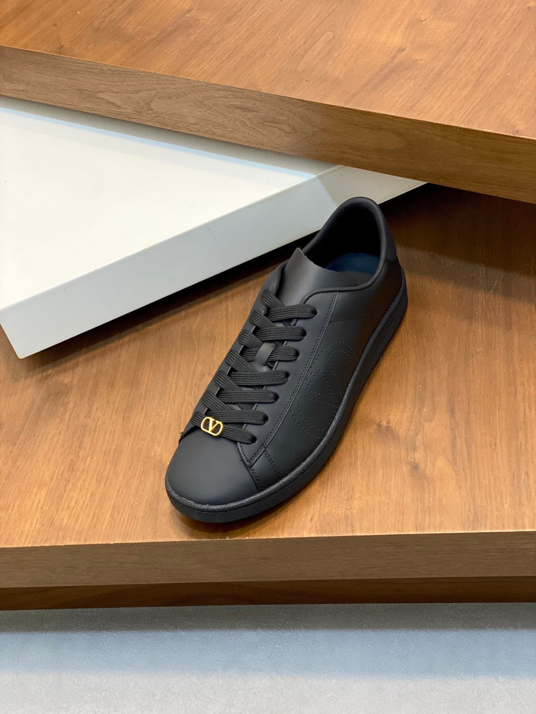 LuxluxHouse Best Quality Shoes Valentino