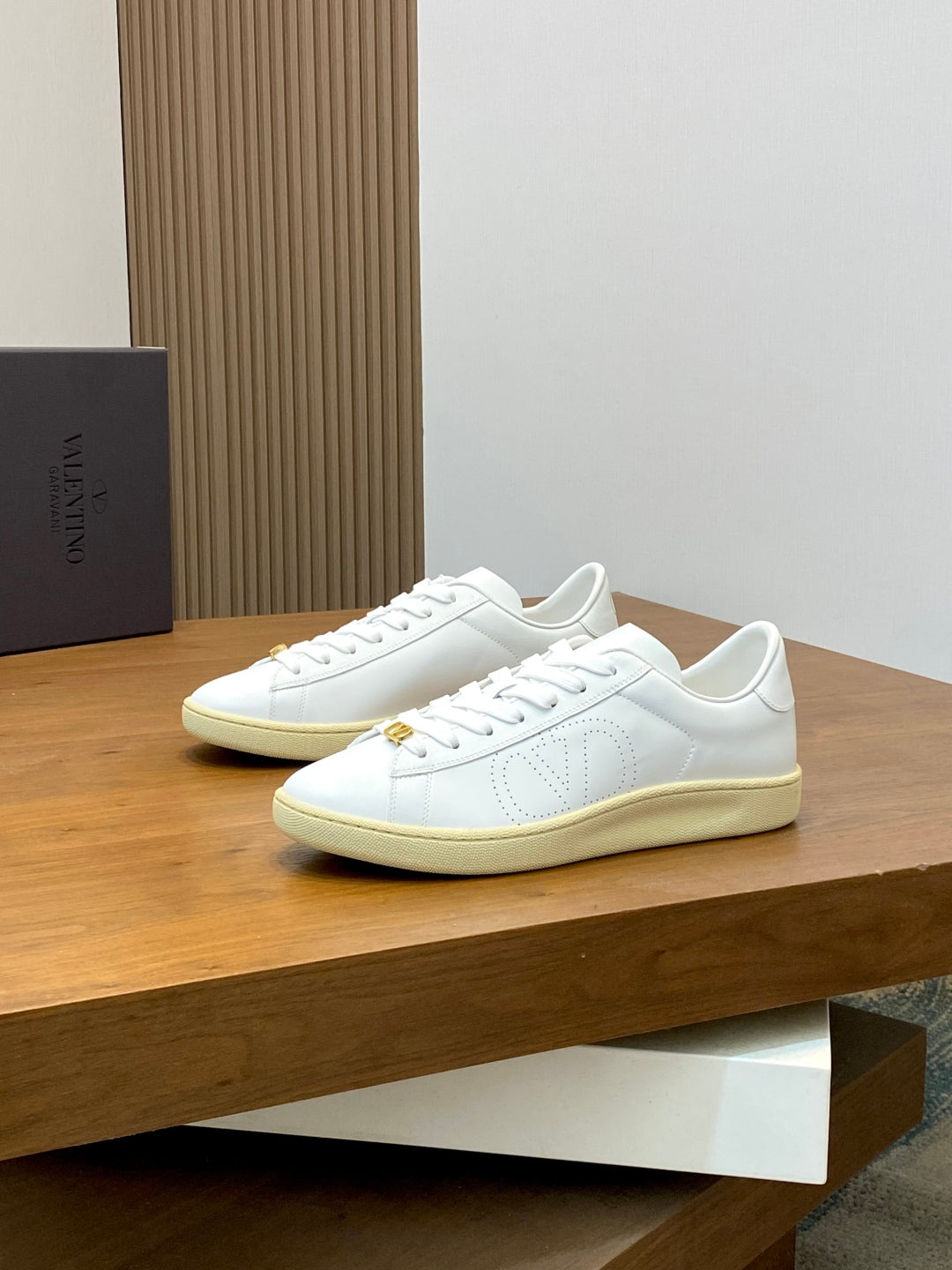 LuxluxHouse Best Quality Shoes Valentino