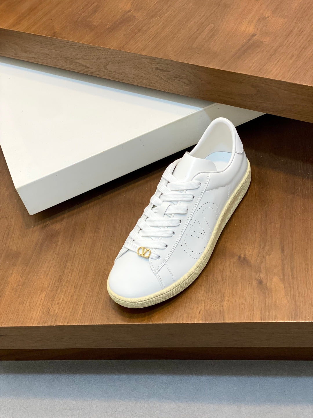 LuxluxHouse Best Quality Shoes Valentino