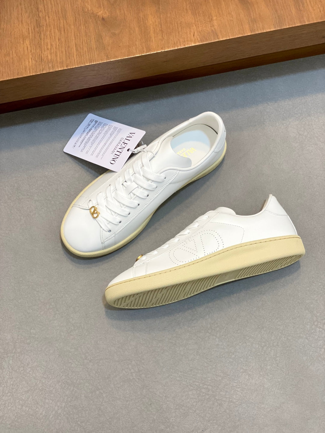 LuxluxHouse Best Quality Shoes Valentino