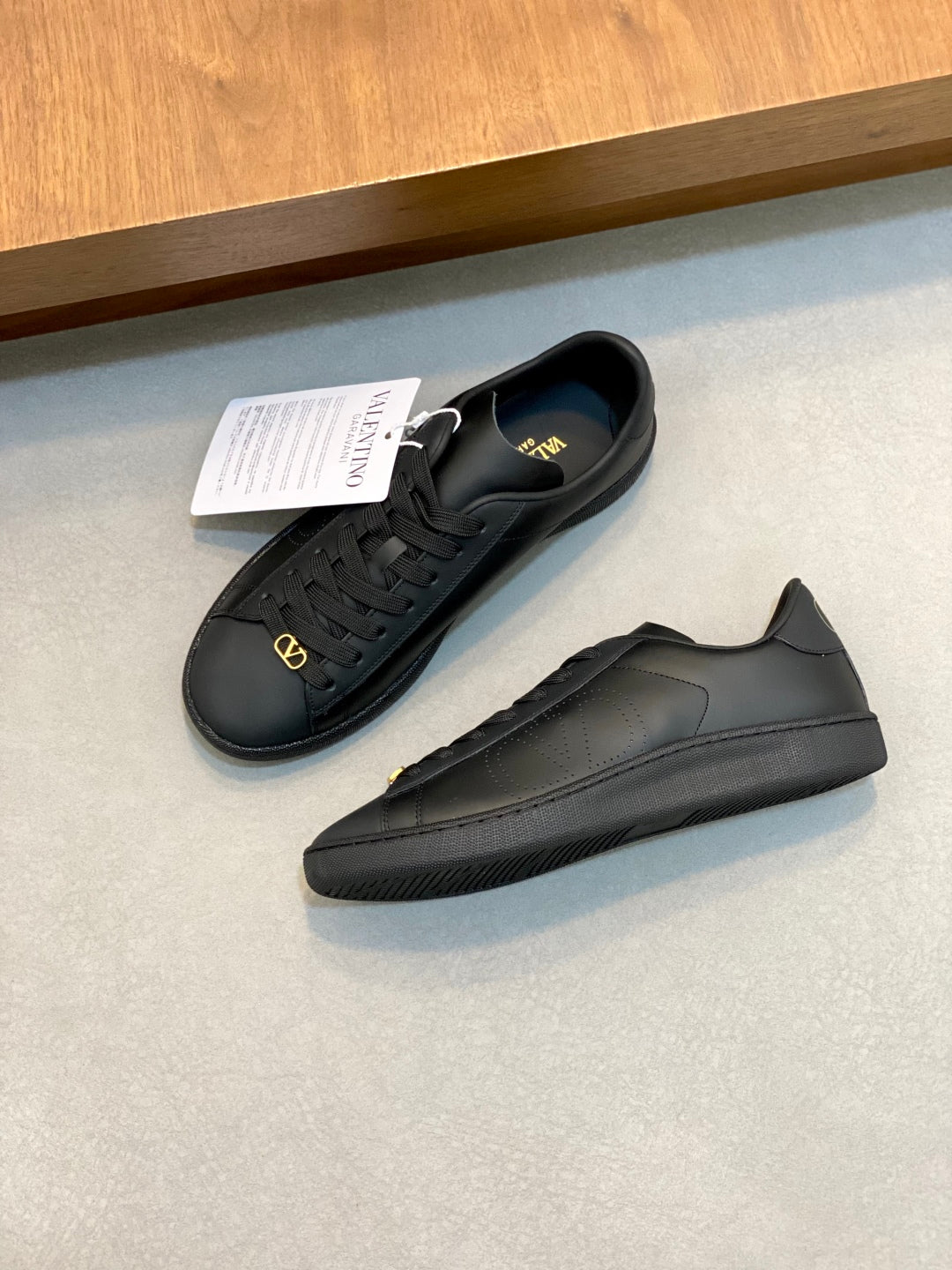 LuxluxHouse Best Quality Shoes Valentino