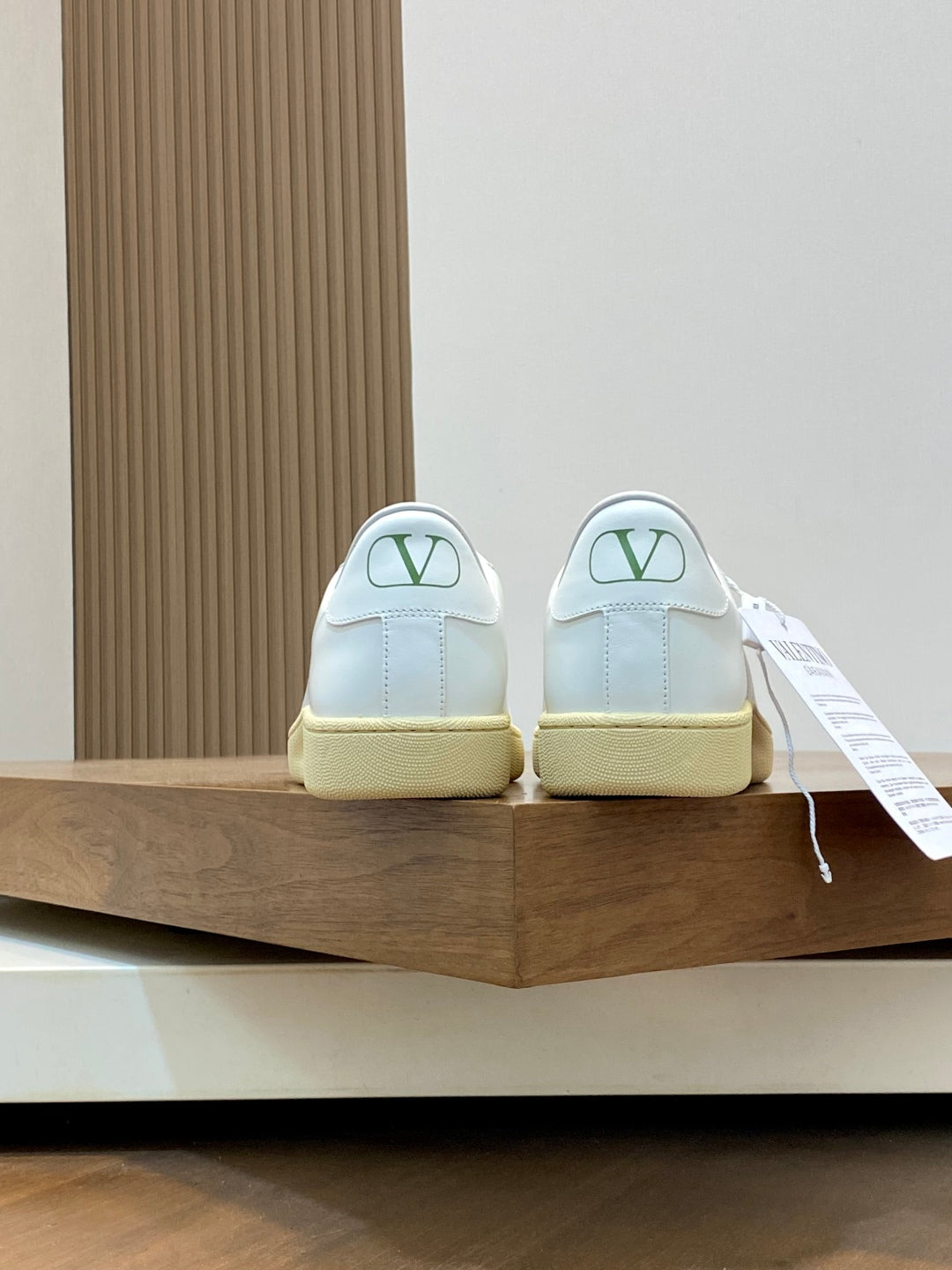 LuxluxHouse Best Quality Shoes Valentino