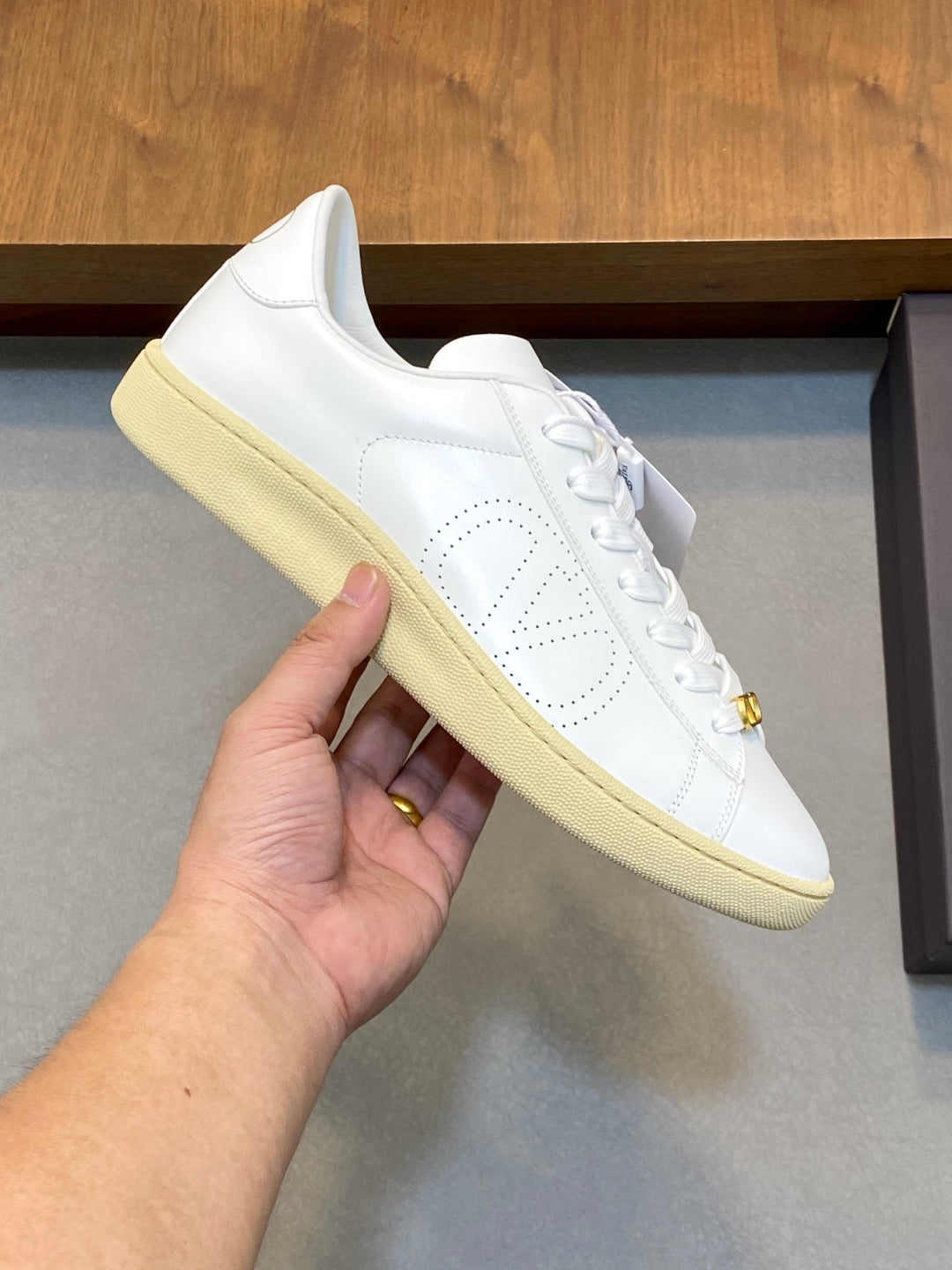 LuxluxHouse Best Quality Shoes Valentino