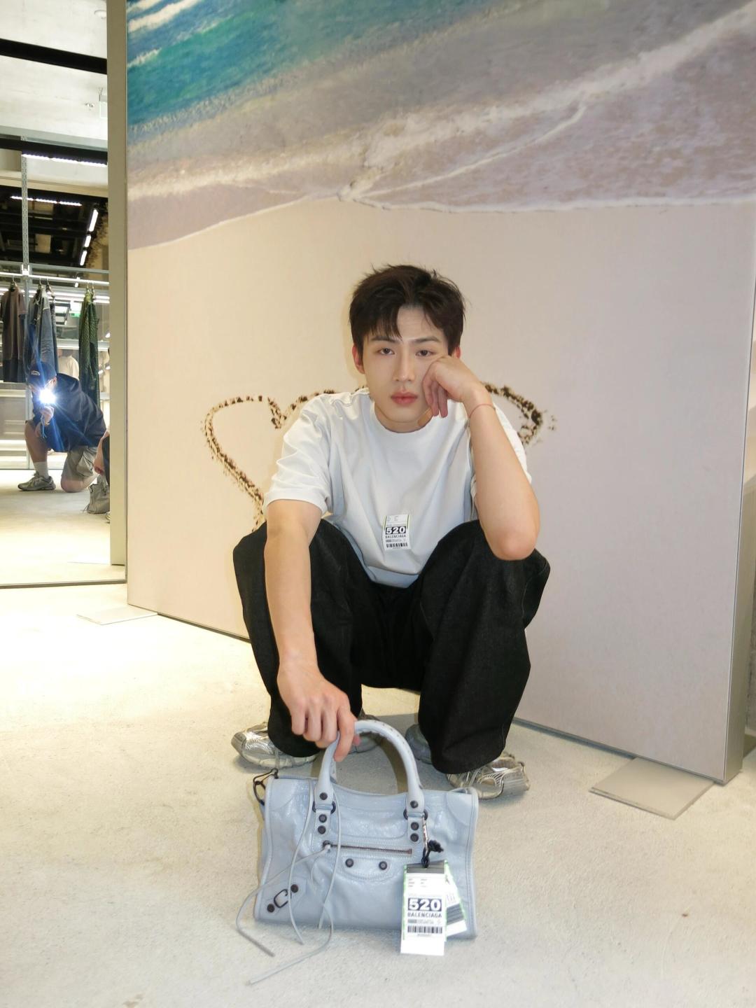 LuxluxHouse Best Quality Clothes Balenciaga T-shirt