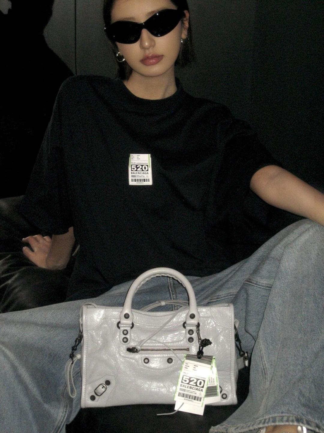 LuxluxHouse Best Quality Clothes Balenciaga T-shirt