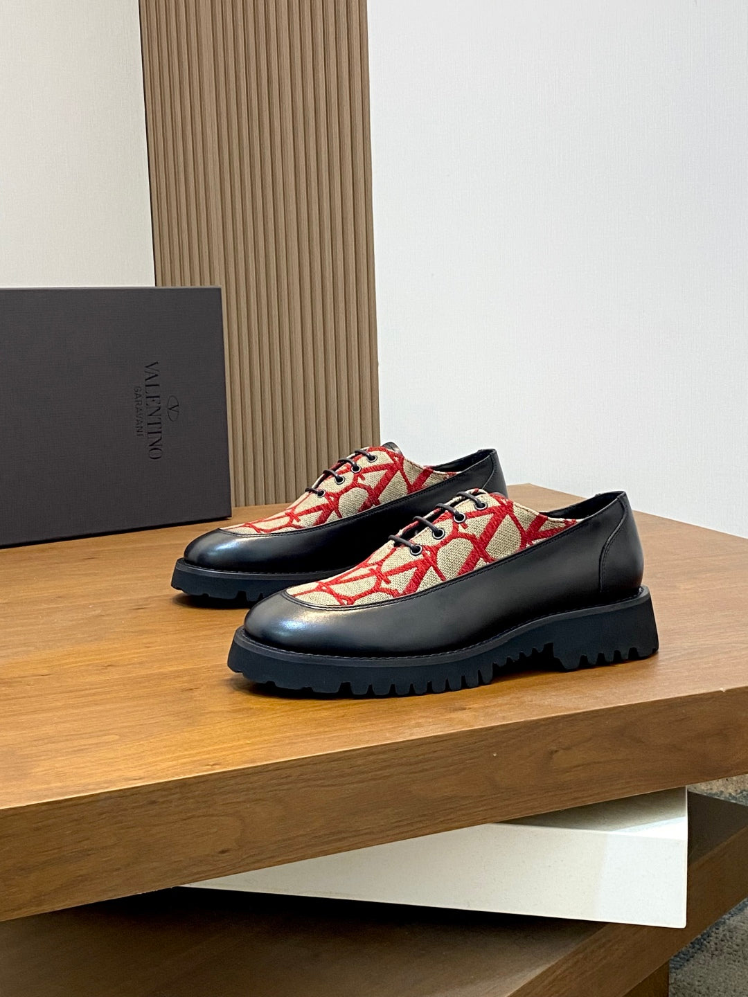 LuxluxHouse Best Quality Shoes Valentino