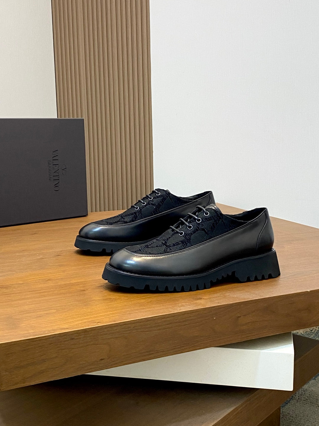 LuxluxHouse Best Quality Shoes Valentino