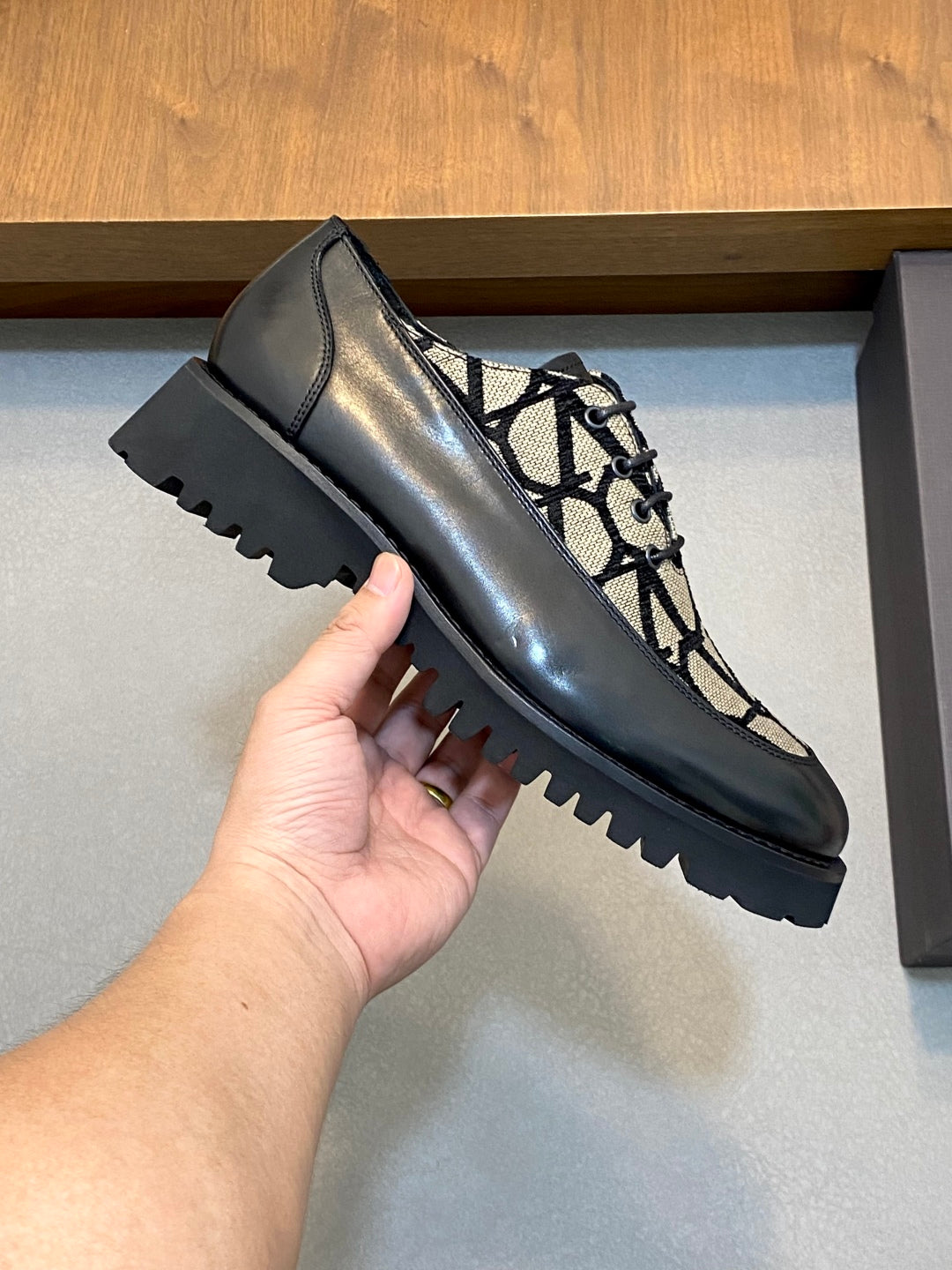 LuxluxHouse Best Quality Shoes Valentino