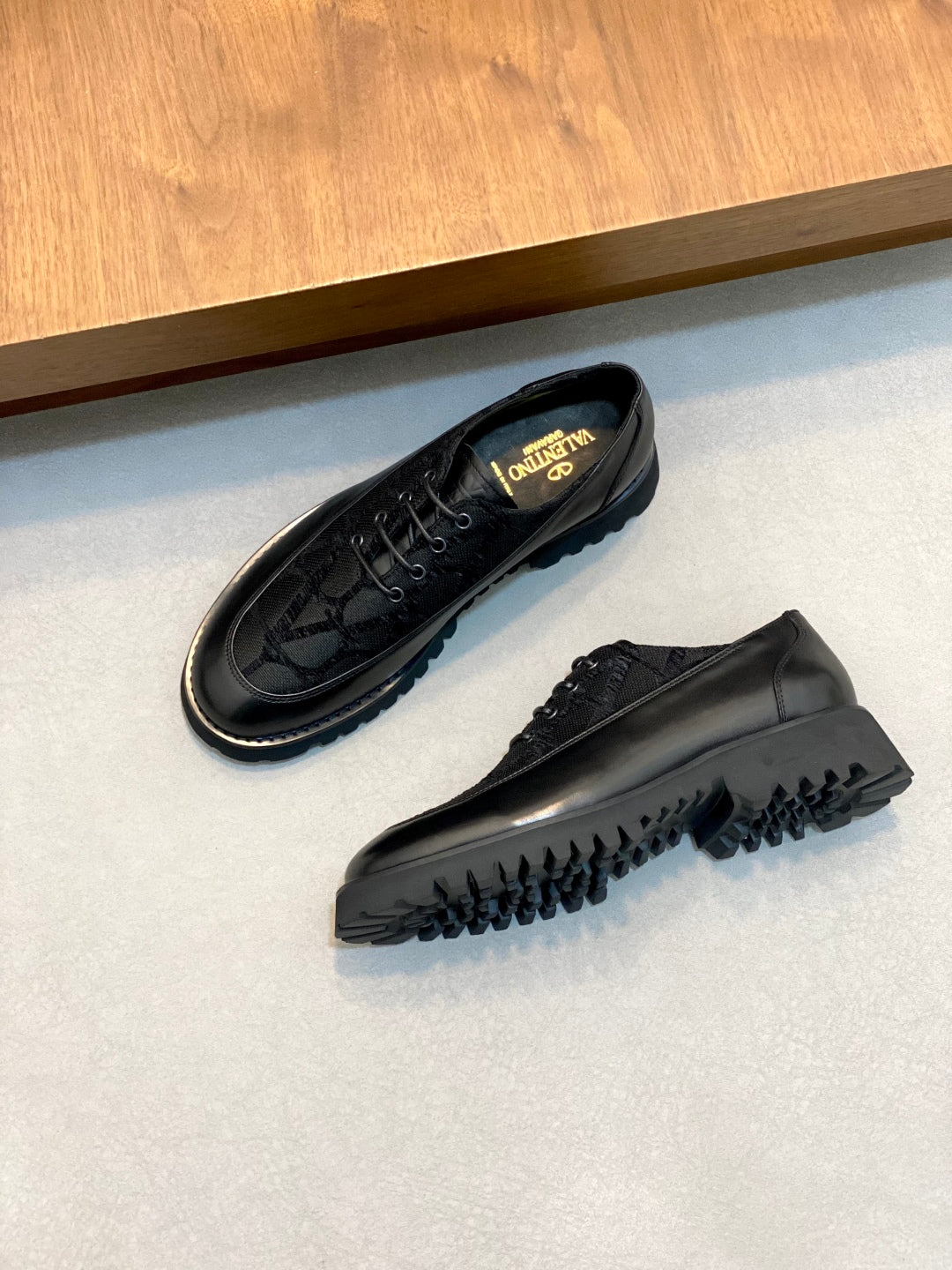 LuxluxHouse Best Quality Shoes Valentino