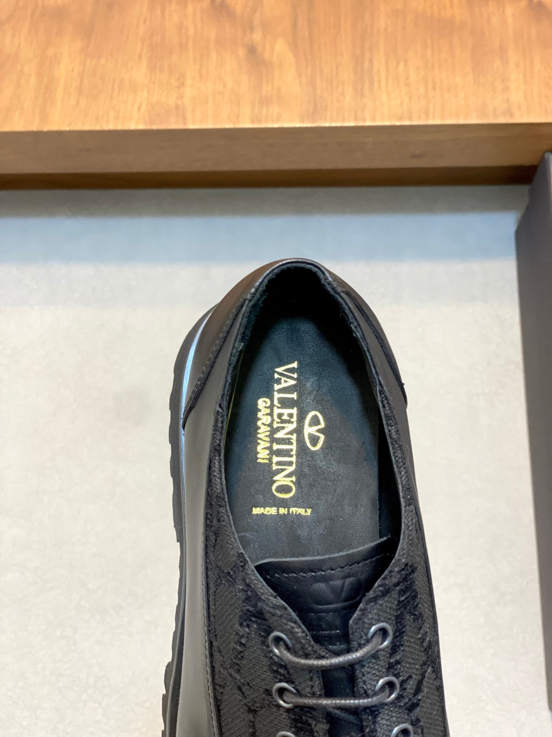 LuxluxHouse Best Quality Shoes Valentino