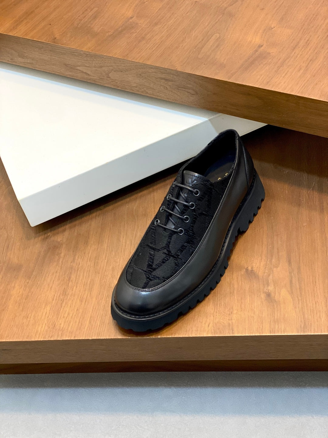 LuxluxHouse Best Quality Shoes Valentino