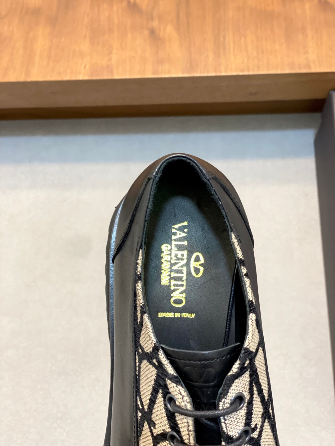 LuxluxHouse Best Quality Shoes Valentino