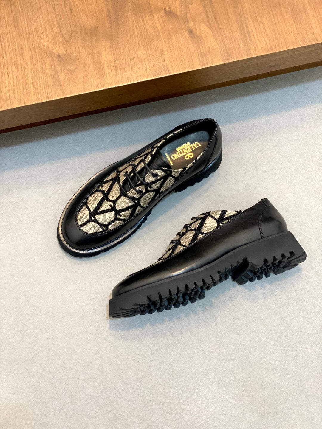 LuxluxHouse Best Quality Shoes Valentino