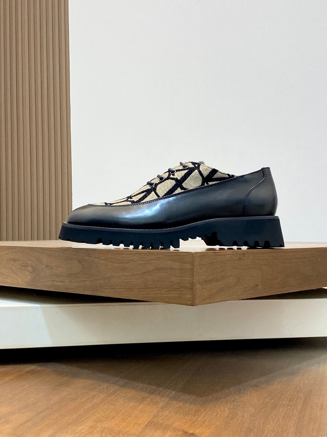 LuxluxHouse Best Quality Shoes Valentino