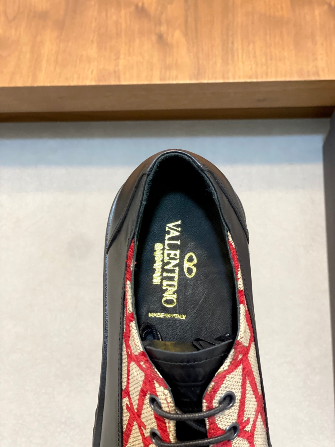 LuxluxHouse Best Quality Shoes Valentino