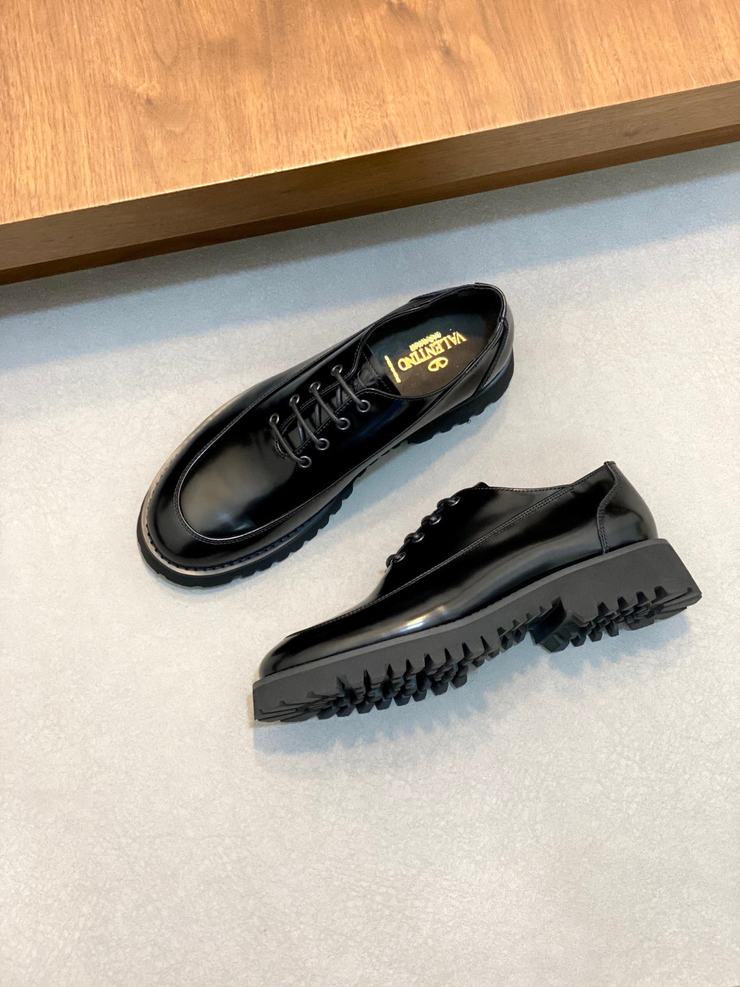 LuxluxHouse Best Quality Shoes Valentino