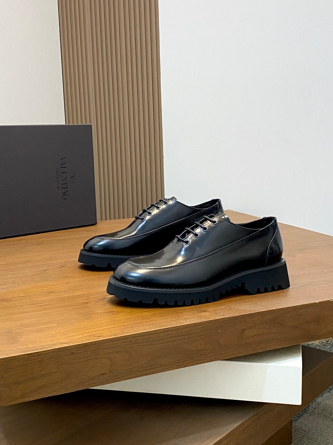 LuxluxHouse Best Quality Shoes Valentino