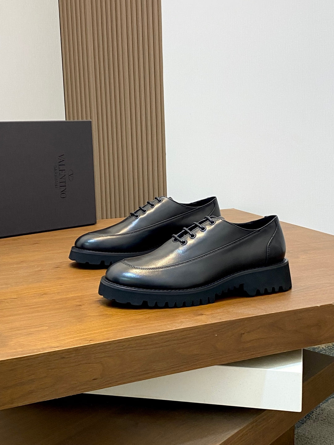 LuxluxHouse Best Quality Shoes Valentino
