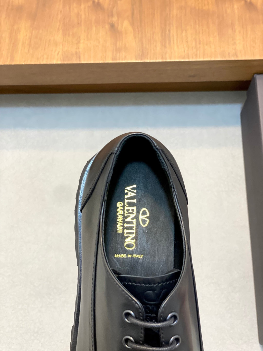 LuxluxHouse Best Quality Shoes Valentino