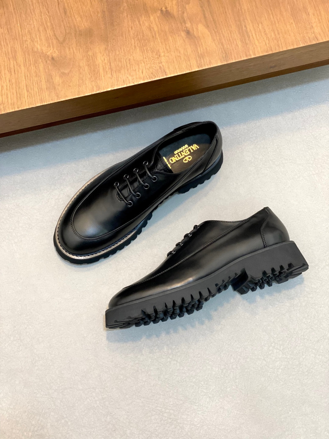 LuxluxHouse Best Quality Shoes Valentino